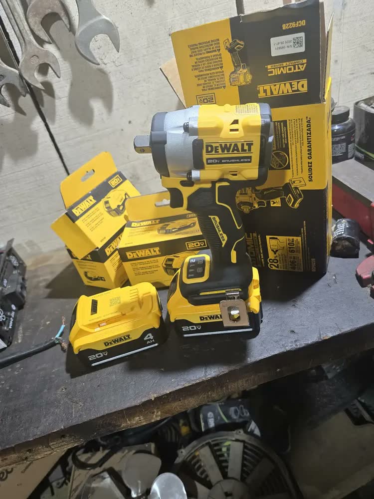 foto de Chave de Impacto 13mm 20V Brushless DEWALT DCF922B Com 4 Velocidades