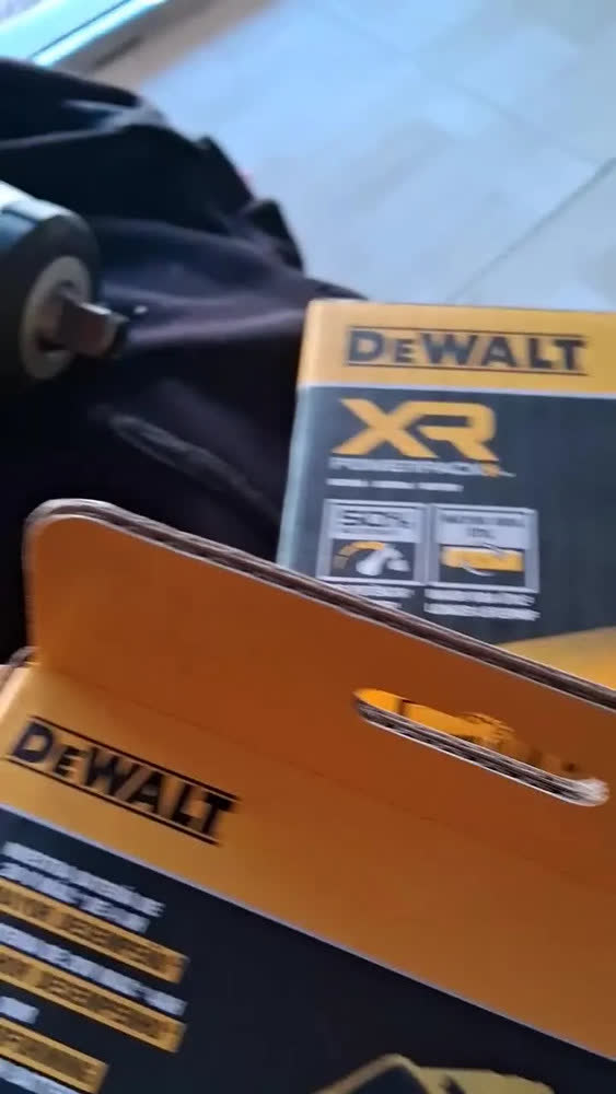 foto de Chave de Impacto 13mm 20V Brushless DEWALT DCF922B Com 4 Velocidades
