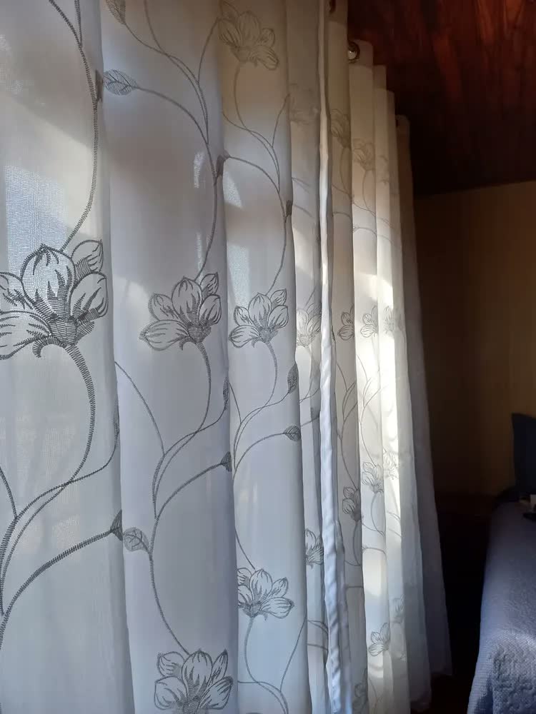 foto de Cortina Voil Bordado Forrada Larg. 4,00m Alt. Personalizada