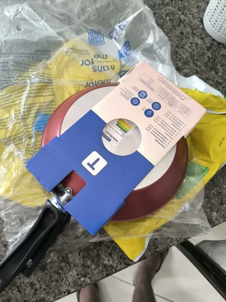 foto de Frigideira Tramontina Turim em Alumínio com Revestimento Interno e Externo em Antiaderente Starflon Max Vermelha 26 cm 1,8 L