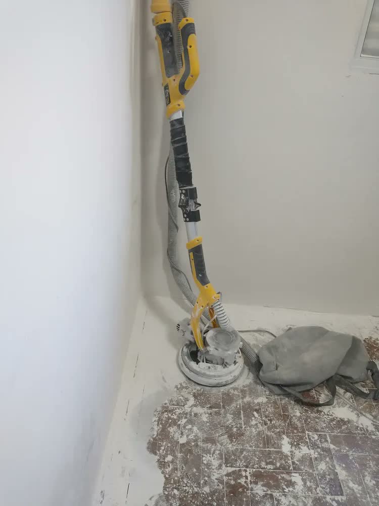 foto de Lixadeira Teto E Parede Telescópica Profissional Com Led E Saco Coletor The Black Tools Btl750 750w