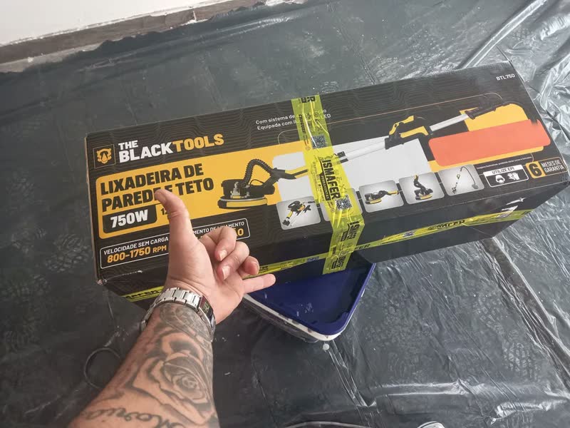 foto de Lixadeira Teto E Parede Telescópica Profissional Com Led E Saco Coletor The Black Tools Btl750 750w