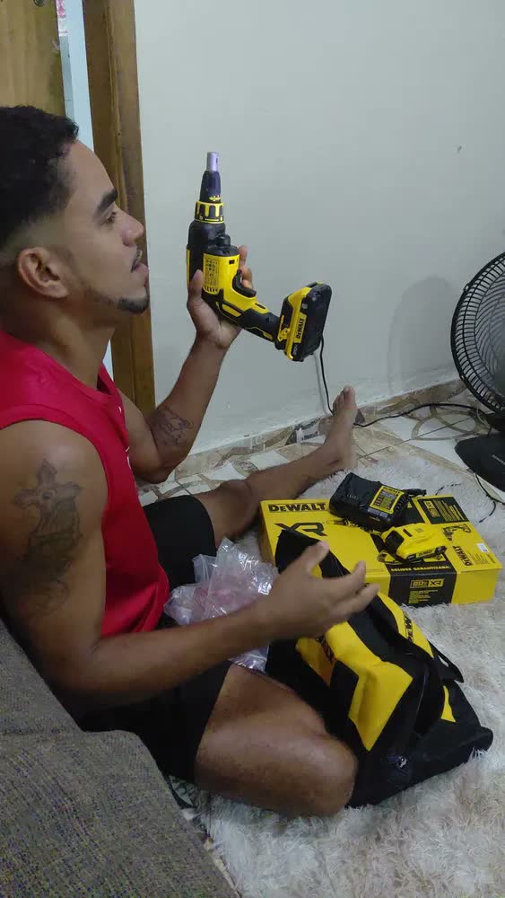 foto de Parafusadeira de Drywall 20V Dewalt Modelo DCF620D2 2 Baterias, Carregador e Maleta de Ferramentas