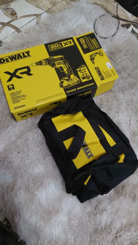 foto de Parafusadeira de Drywall 20V Dewalt Modelo DCF620D2 2 Baterias, Carregador e Maleta de Ferramentas