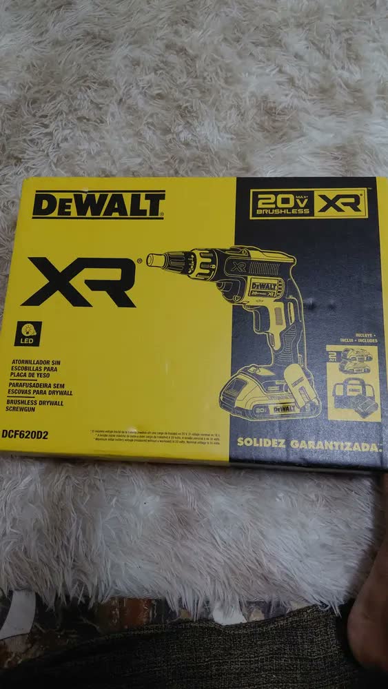 foto de Parafusadeira de Drywall 20V Dewalt Modelo DCF620D2 2 Baterias, Carregador e Maleta de Ferramentas