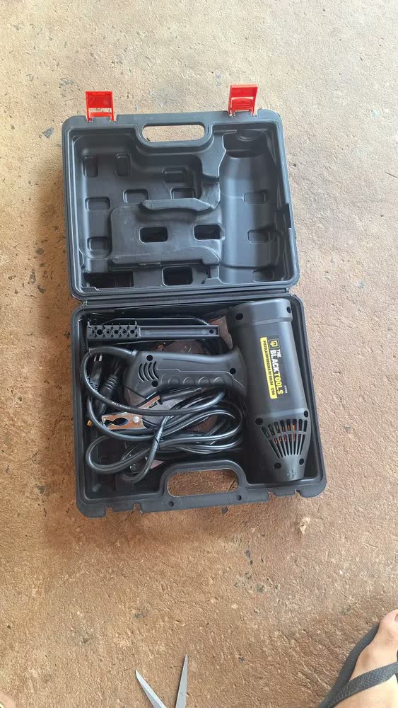 foto de Máquina De Solda Inversora Portatil MMA 120a Eletrodo Eletrica IFP120 The Black Tools 220V Com Acessórios