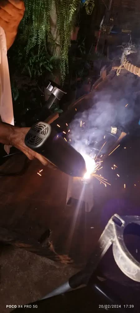 foto de Máquina De Solda Inversora Portatil MMA 120a Eletrodo Eletrica IFP120 The Black Tools 220V Com Acessórios