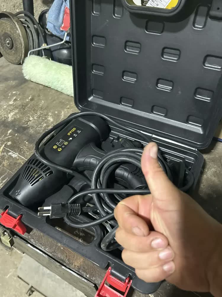 foto de Máquina De Solda Inversora Portatil MMA 120a Eletrodo Eletrica IFP120 The Black Tools 220V Com Acessórios