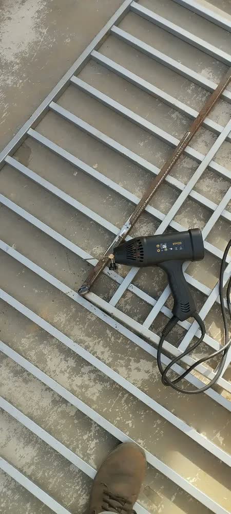 foto de Máquina De Solda Inversora Portatil MMA 120a Eletrodo Eletrica IFP120 The Black Tools 220V Com Acessórios