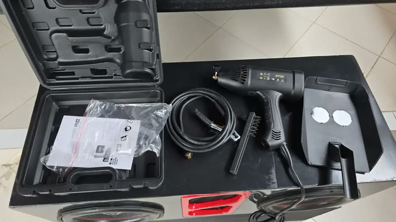 foto de Máquina De Solda Inversora Portatil MMA 120a Eletrodo Eletrica IFP120 The Black Tools 220V Com Acessórios