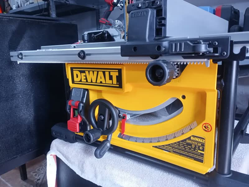 foto de Serra Circular De Mesa Dwe7492 2000w Dewalt Com Disco
