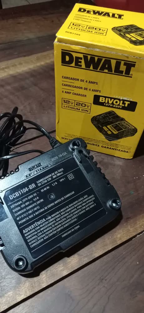 foto de Carregador De Bateria Dewalt Dcb1104 Li-ion