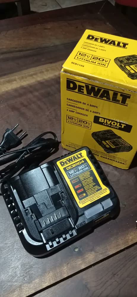 foto de Carregador De Bateria Dewalt Dcb1104 Li-ion
