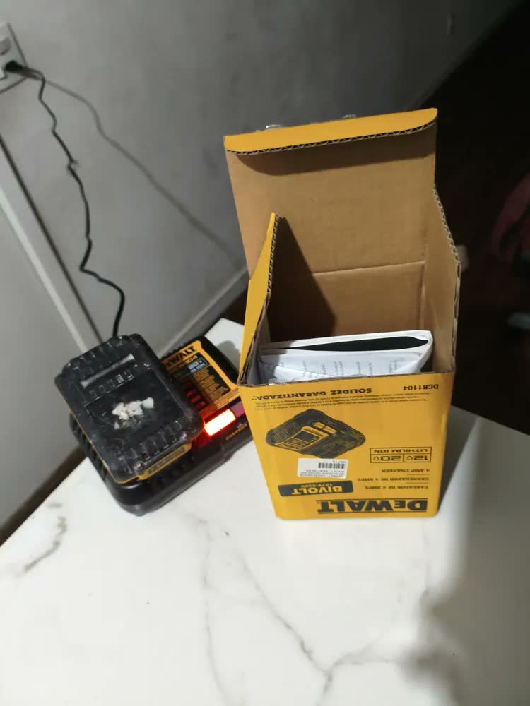 foto de Carregador De Bateria Dewalt Dcb1104 Li-ion