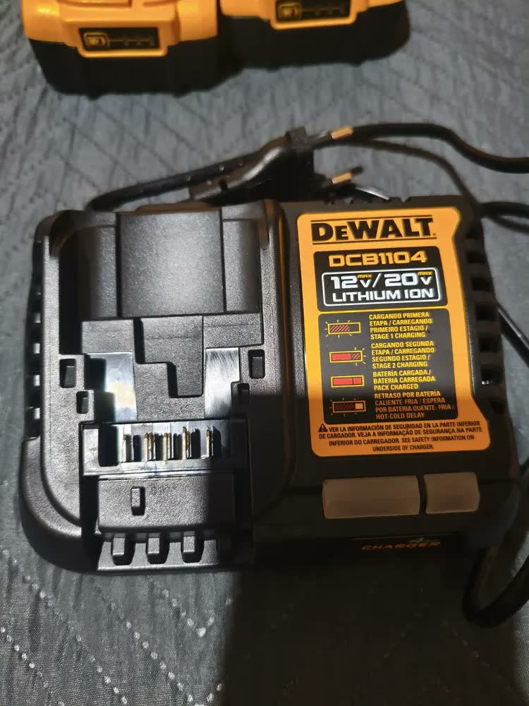 foto de Carregador De Bateria Dewalt Dcb1104 Li-ion