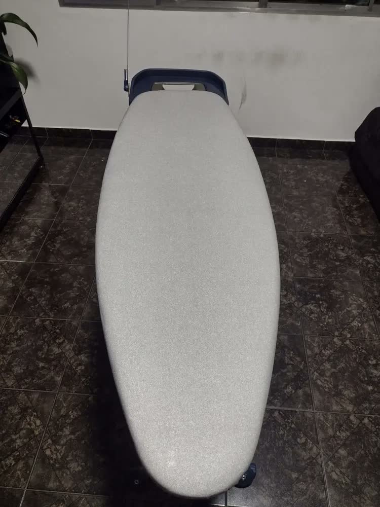 foto de Tábua De Passar Roupa Grande Dobrável Ergonômica Cor Azul Lisa