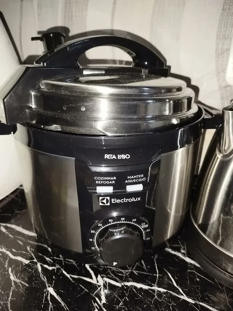 foto de Panela De Pressão Elétrica Electrolux Inox 3l C/ Timer Pce15