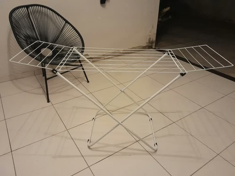 foto de Varal De Chão Inox Reforçado Com Abas Retrátil Grande
