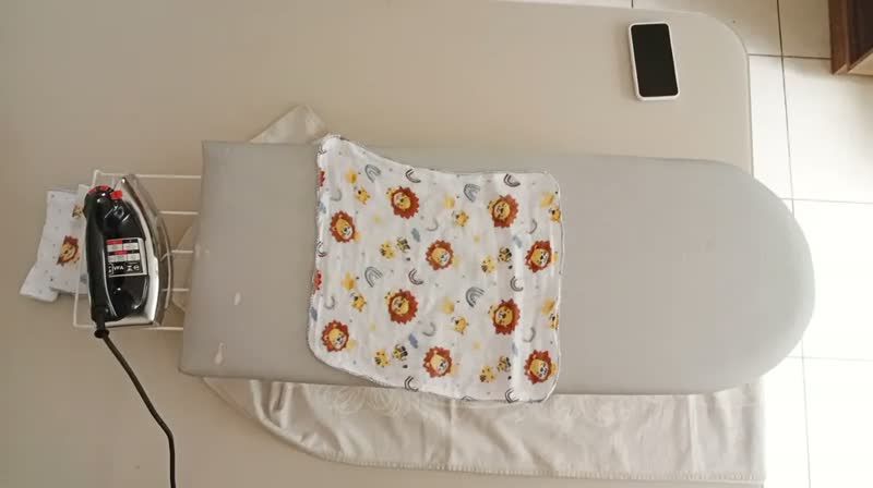 foto de Tábua De Mesa Passar Roupa Dobrável Portátil Tecido Térmico