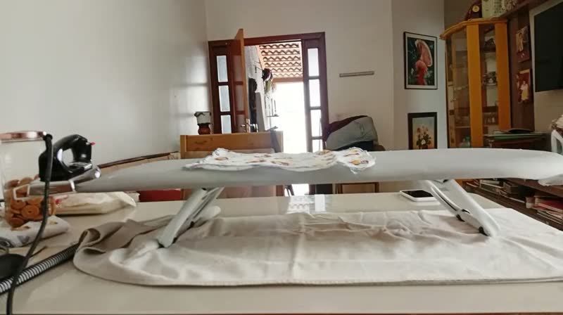 foto de Tábua De Mesa Passar Roupa Dobrável Portátil Tecido Térmico