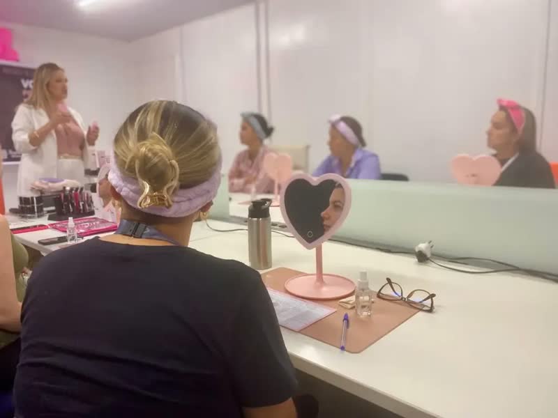 foto de Espelho LED Coração 70 LEDs Rosa Makeup Maquiagem