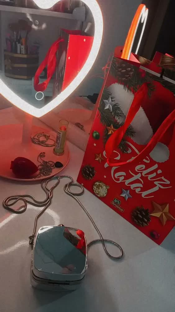 foto de Espelho LED Coração 70 LEDs Rosa Makeup Maquiagem