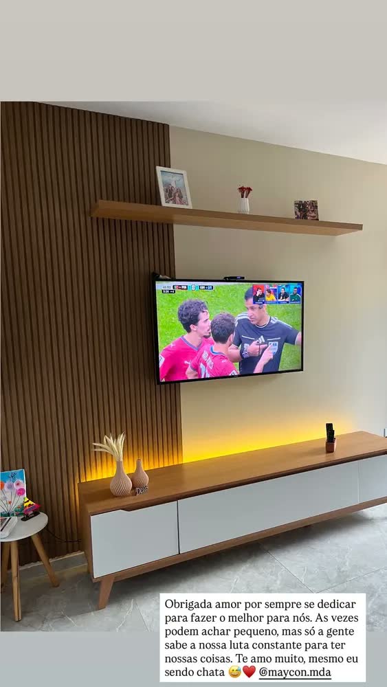 foto de Prateleira Suspensa Com Suporte Invisível 180cm