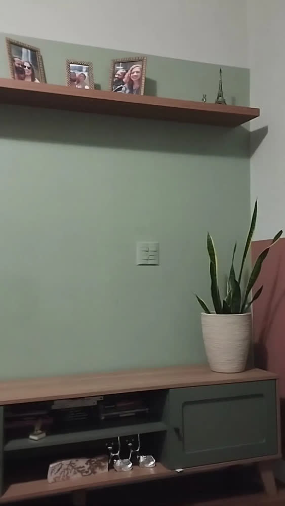 foto de Prateleira Suspensa Com Suporte Invisível 180cm