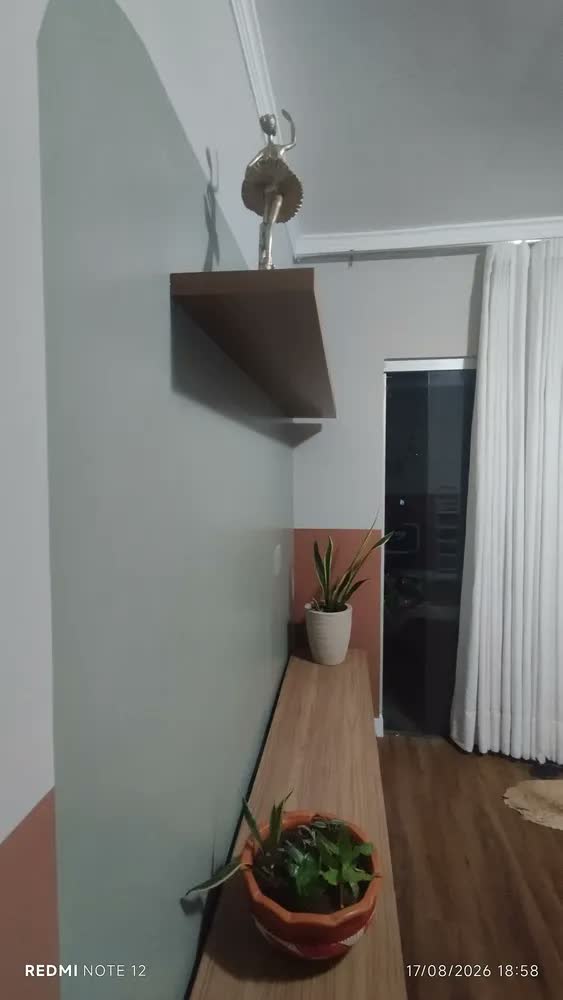 foto de Prateleira Suspensa Com Suporte Invisível 180cm