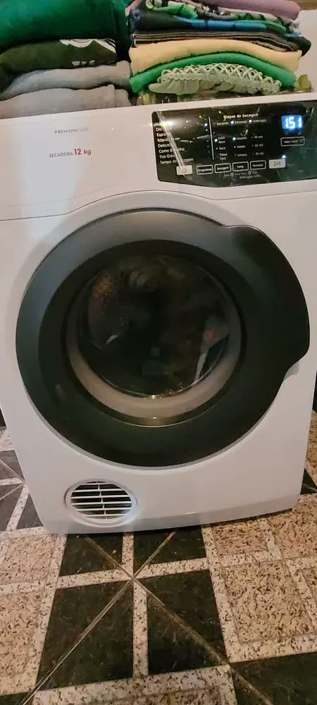 foto de Secadora de roupas Electrolux SFP12 12 kg 8 ciclos eficiente cor branca