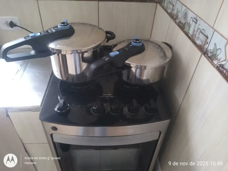 foto de Panela De Pressão Rochedo Inox Trendy 6 litros Fechamento Externo Com Cesta De Vapor