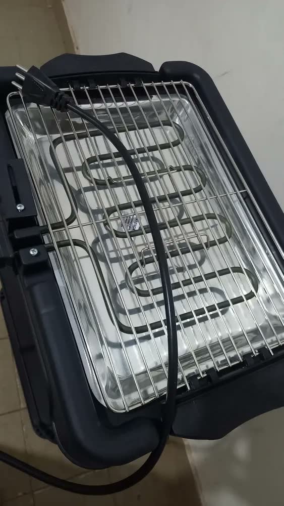 foto de Churrasqueira Elétrica Prática Moderna Com Estante Segura