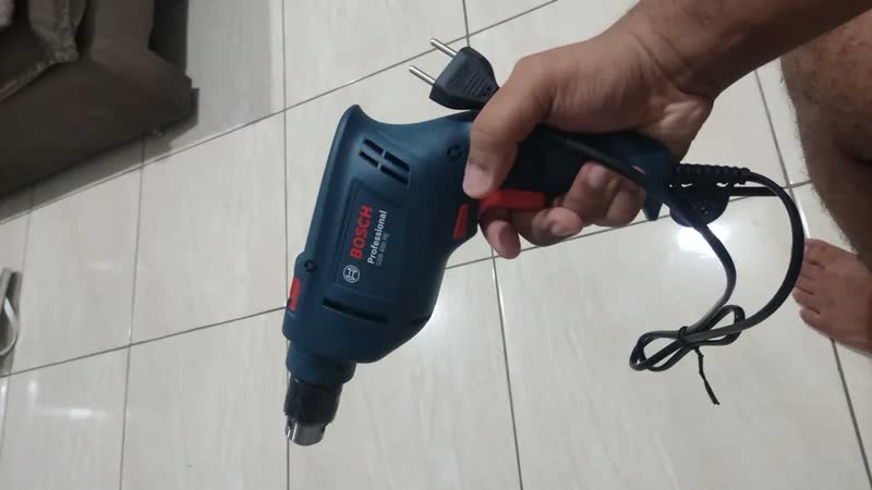 foto de Furadeira De Impacto Bosch Gsb 450 Re 450w Concreto E Metal Cor Azul-escuro Frequência 60