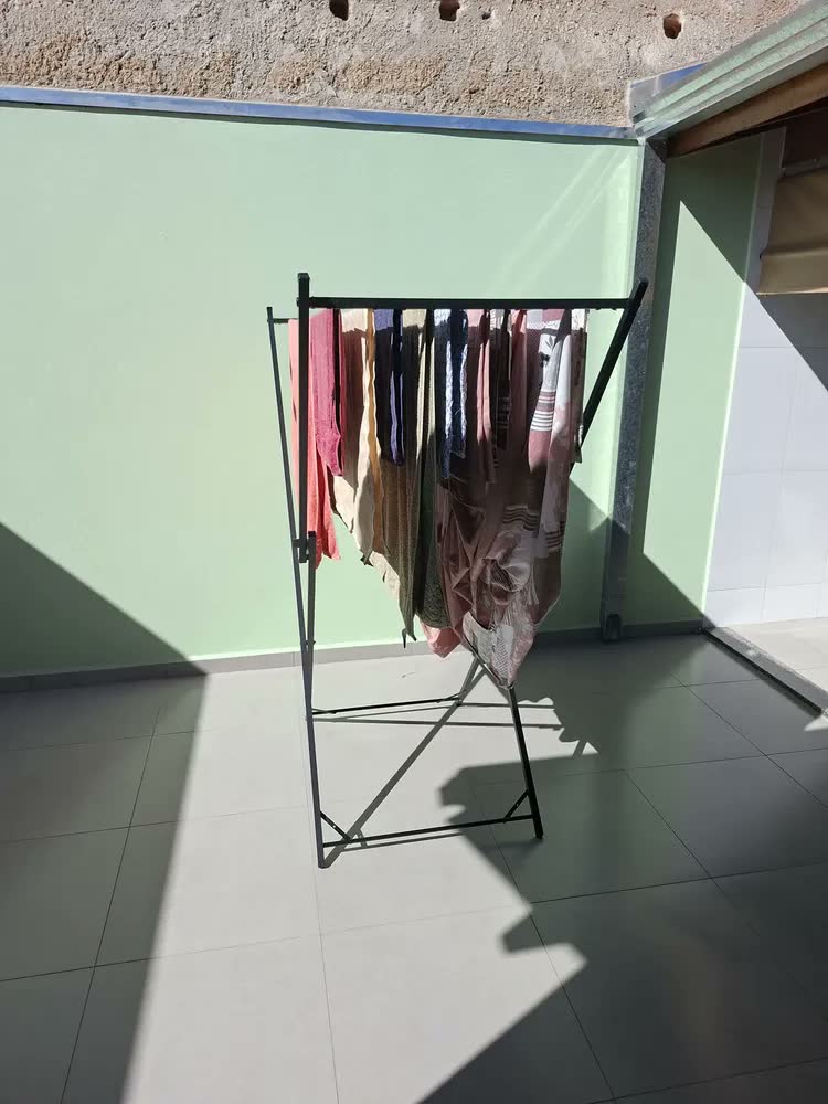 foto de Varal De Chão Alto 150 Cm Lençol Roupa De Cama 10 Varetas