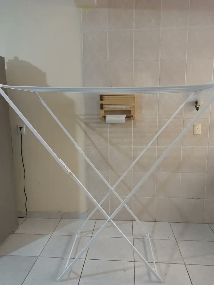 foto de Varal De Chão Alto 150 Cm Lençol Roupa De Cama 10 Varetas