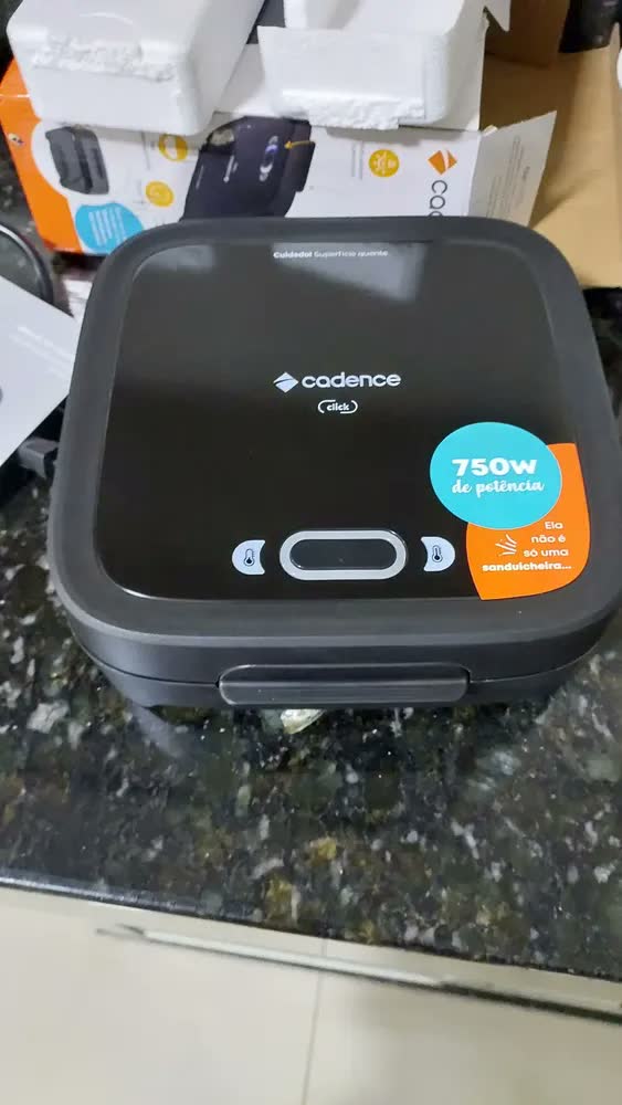 foto de Sanduicheira Elétrica Cadence San400-127, 750w, 2 Sanduíches, Antiaderente, Luz Indicadora, Porta Fio, 110v