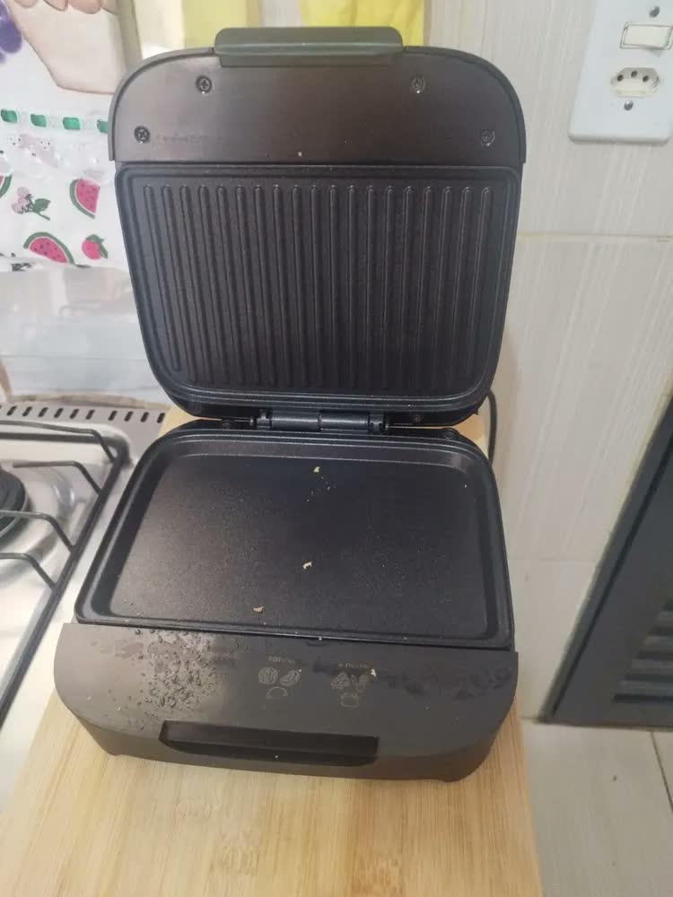 foto de Sanduicheira Elétrica Cadence San400-127, 750w, 2 Sanduíches, Antiaderente, Luz Indicadora, Porta Fio, 110v