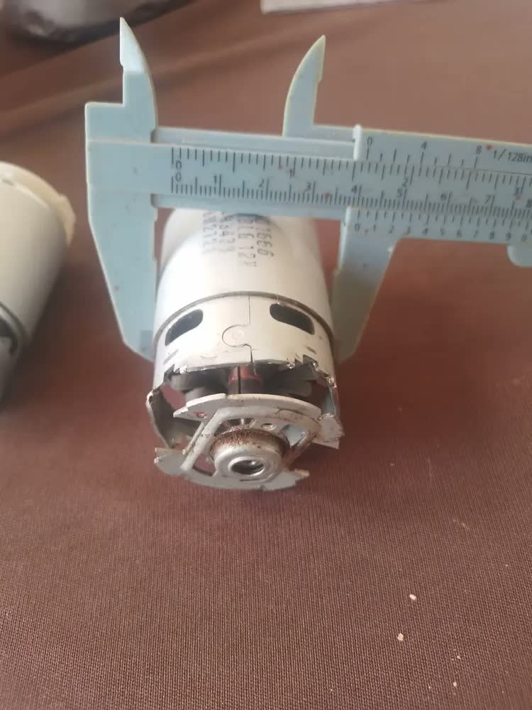 foto de Motor C/ Pinhão P/ Parafusadeira Dcd700 Dcd710 Dewalt