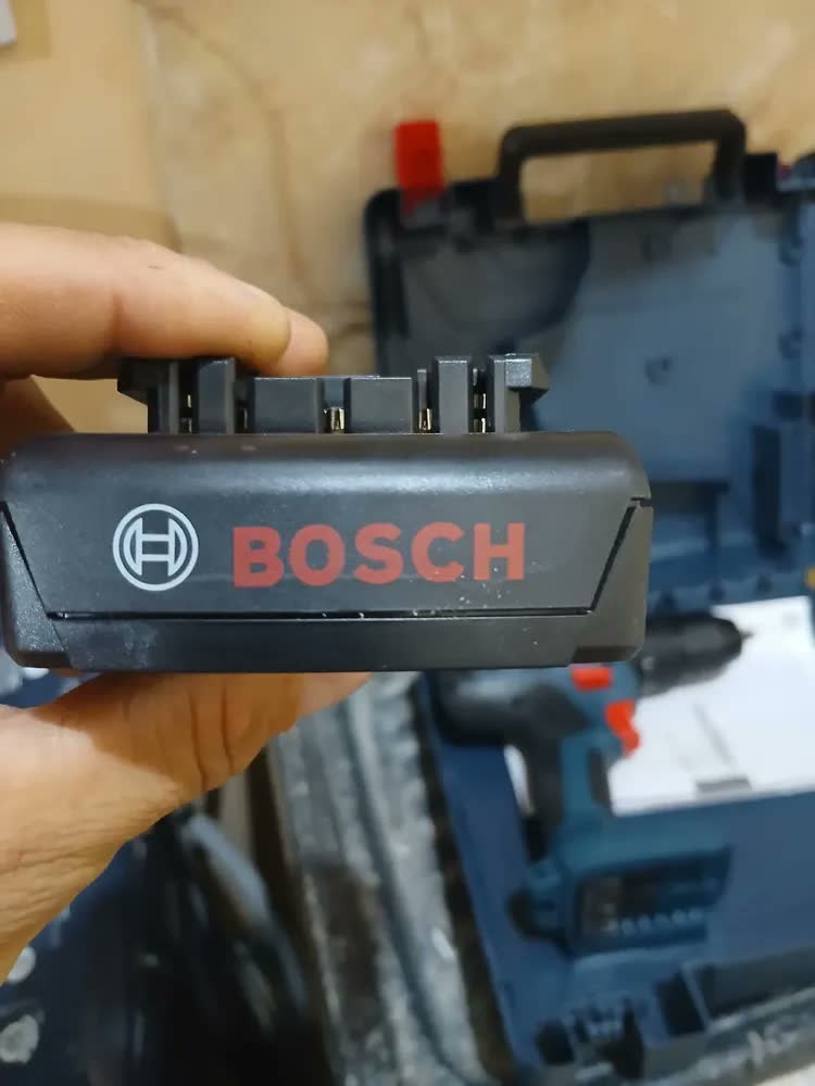 foto de Furadeira E Parafusadeira De Impacto 1/2 Gsb 183 Li Com Carregador Bateria E Maleta Bosch