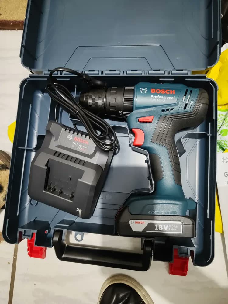 foto de Furadeira E Parafusadeira De Impacto 1/2 Gsb 183 Li Com Carregador Bateria E Maleta Bosch