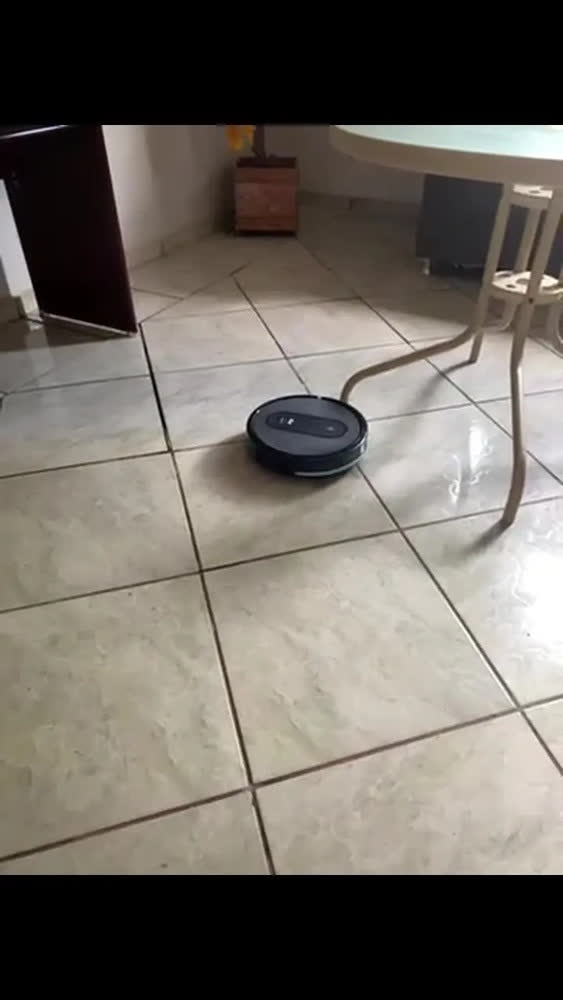 foto de Robô Aspirador de Pó WAP ROBOT W400 Autorrecarga e Controle