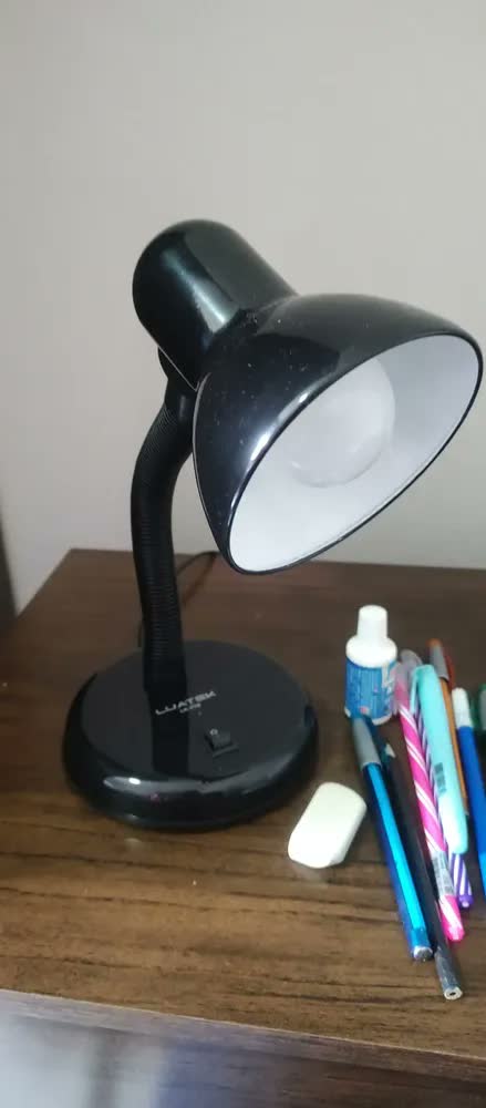 foto de Luminária Mesa Bivolt Abajur Articulada Quarto Escritório