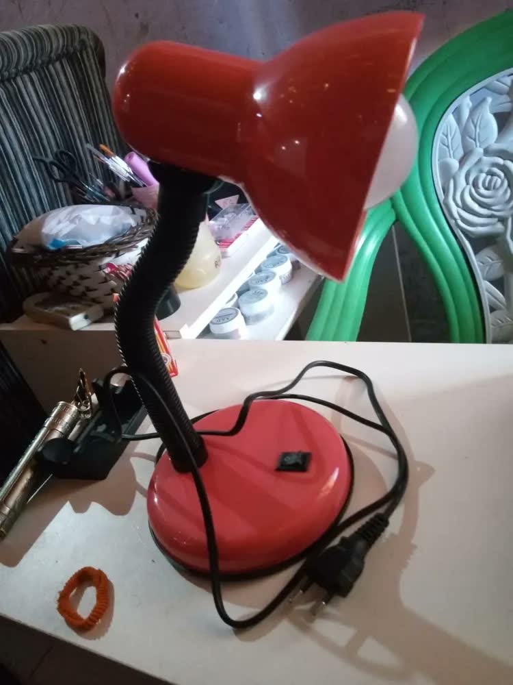 foto de Luminária Mesa Bivolt Abajur Articulada Quarto Escritório