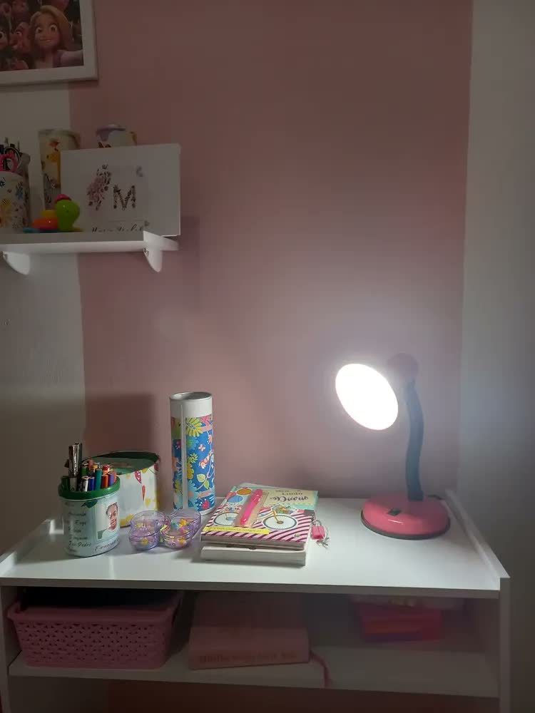 foto de Luminária Mesa Bivolt Abajur Articulada Quarto Escritório