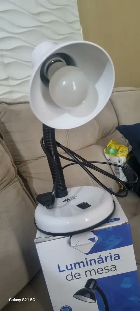 foto de Luminária Mesa Bivolt Abajur Articulada Quarto Escritório