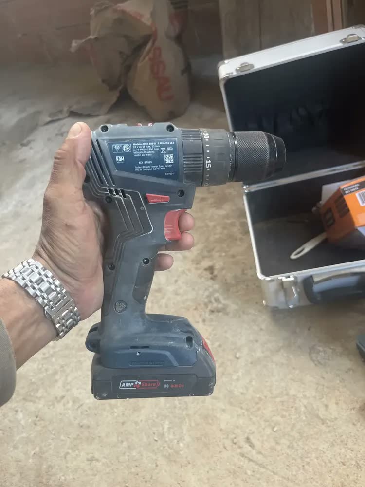 foto de Combo Furadeira GSB 185-LI + Chave Impacto GDR 200 Bosch Azul