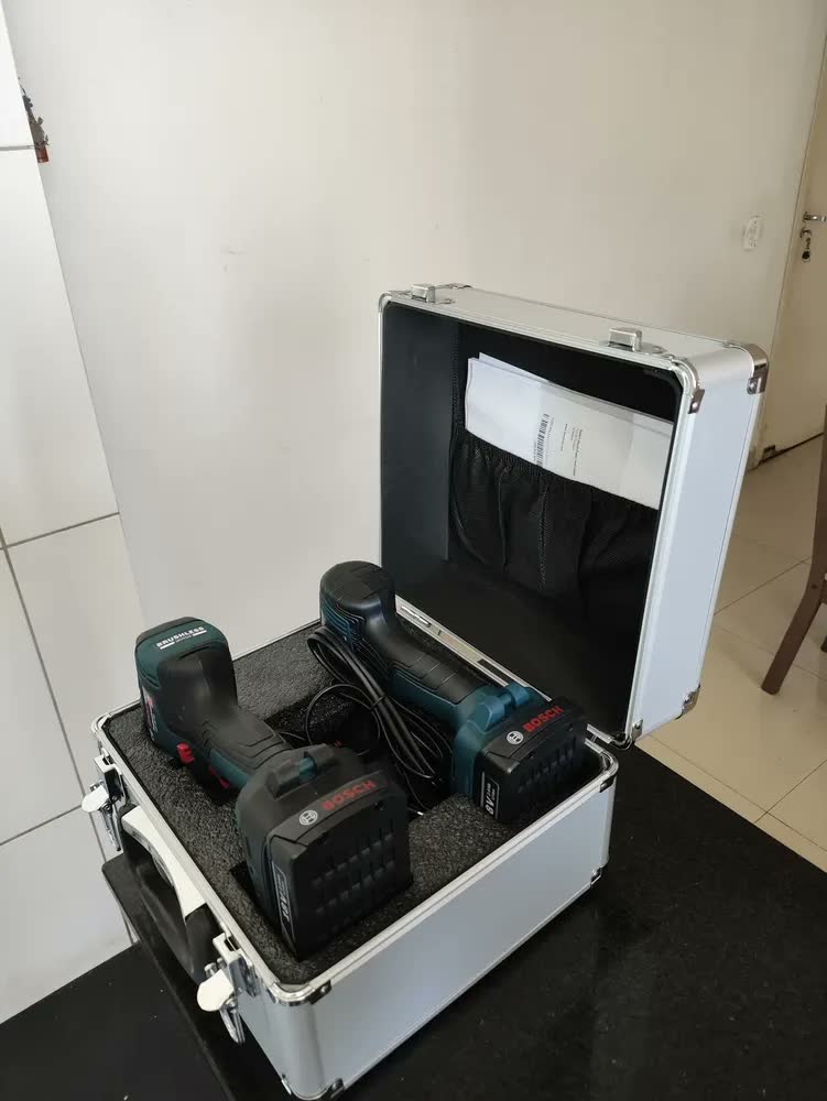 foto de Combo Furadeira GSB 185-LI + Chave Impacto GDR 200 Bosch Azul