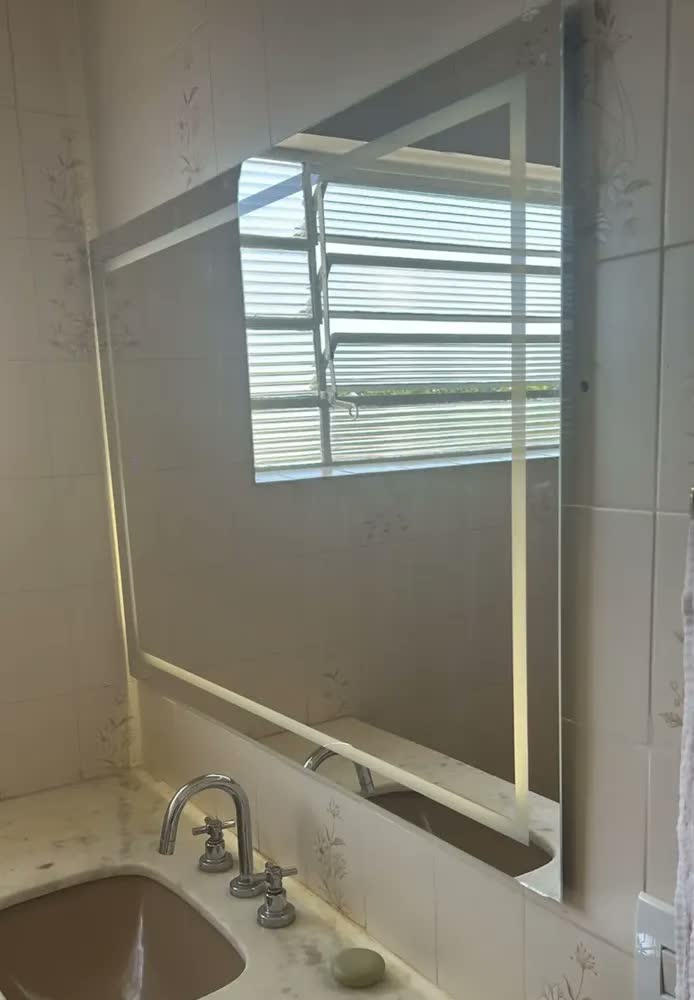foto de Espelho Grande 115x80 Com Iluminação Led Touch