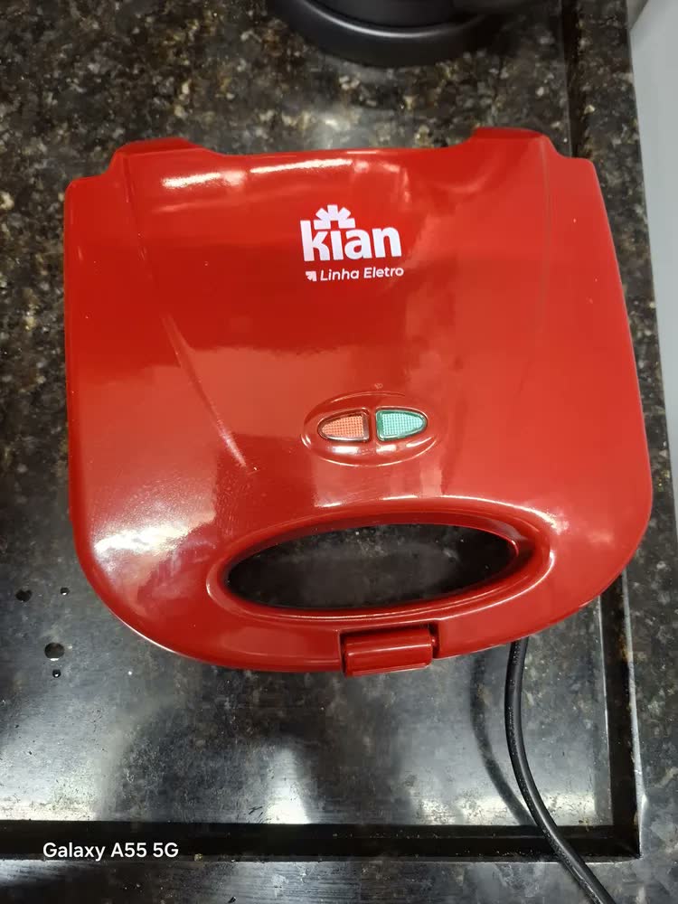 foto de Sanduicheira Grill 2 Em 1 Kian Preta Elétrica 750w Cor Preto,Seu Mixto Quente Ultra Rápido, e Outros Petiscos