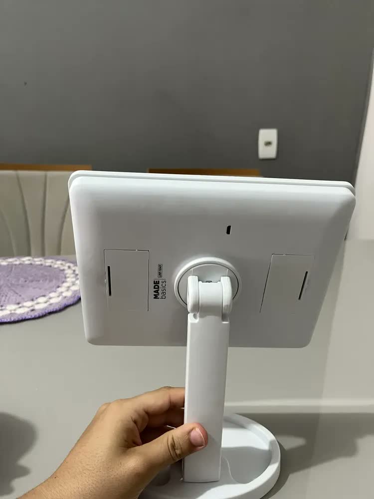 foto de Espelho de Maquiagem para Bancada com 16 LEDs Brancos e Iluminação Ajustável